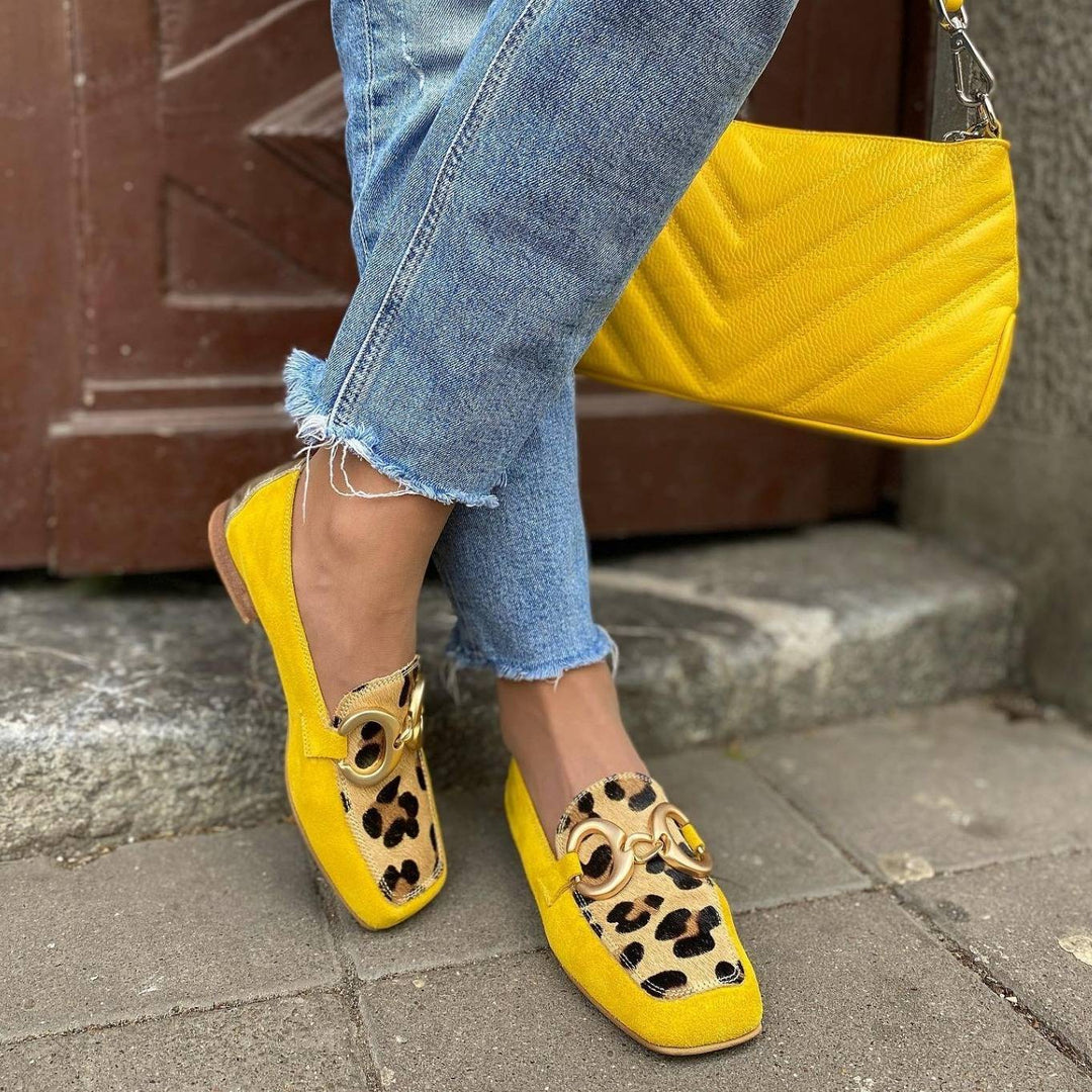 Sonia Zapatillas con Estampado Animal y Hebilla Decorativa