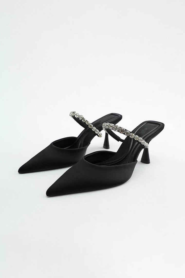 Sandalias de tacón alto con punta afilada adornadas con strass