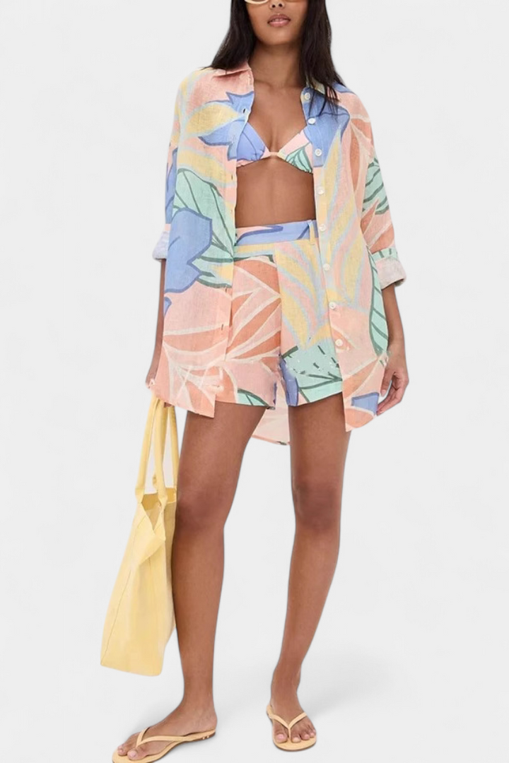 Lumina Conjunto Tropical con Camisa Holgada y Shorts de Cintura Alta