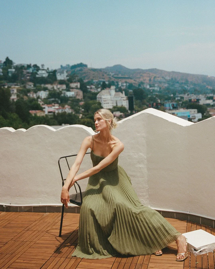 Vestido Olivia Elegancia moderna con espalda descubierta